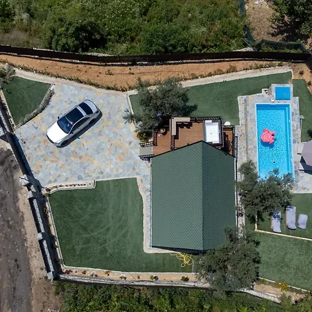Vista Villa Tiran